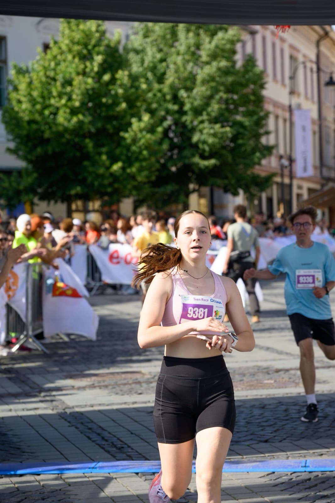 Ana Elena Furdui trecând linia de sosire la Teen Race by Cona 2026